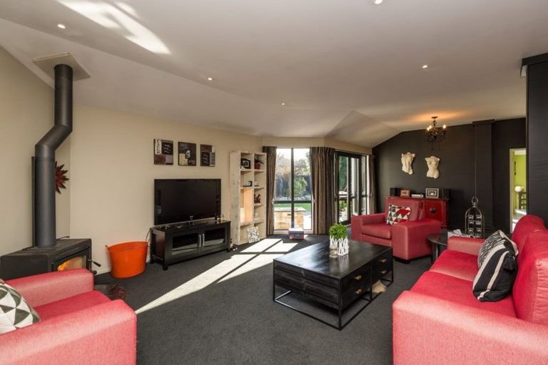 Photo of property in 2 The Stables, Woodend, 7610