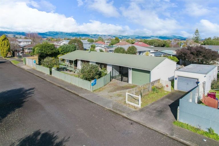 Photo of property in 27 Charles Street, Levin, 5510