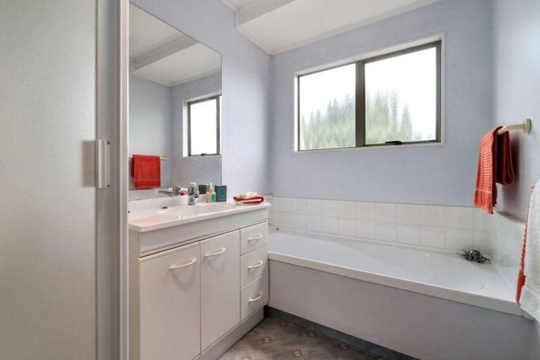 Photo of property in 56 Bodi Place, Te Atatu South, Auckland, 0610