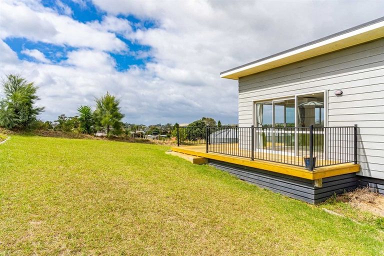 Photo of property in 10 Weka Street, Mangawhai, 0505