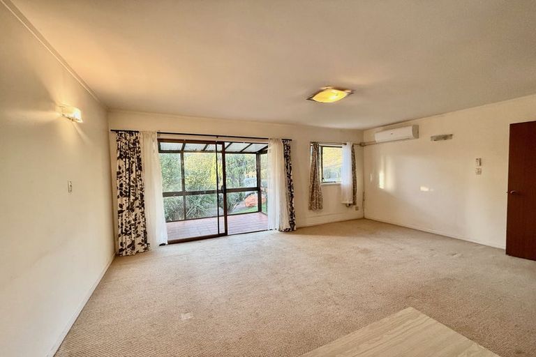 Photo of property in 1/404 Glenfield Road, Glenfield, Auckland, 0629
