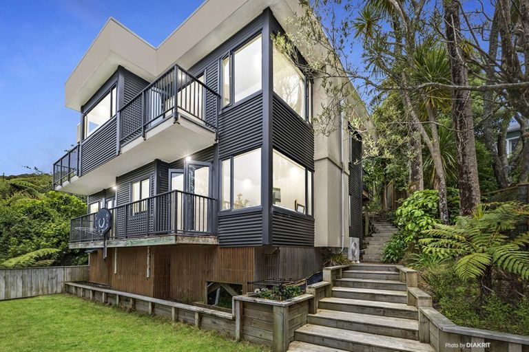 Photo of property in 3b Maldive Street, Khandallah, Wellington, 6035