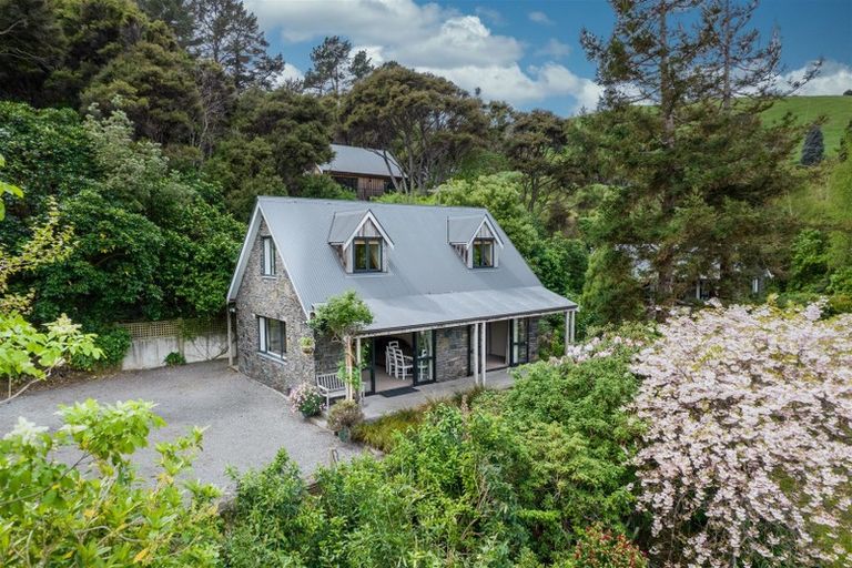 Photo of property in 6888e Christchurch Akaroa Road, Takamatua, 7581