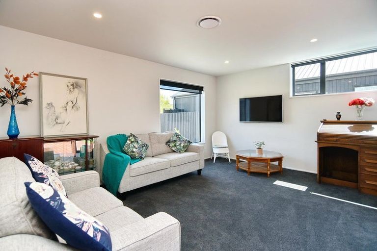 Photo of property in 33 Kohunga Crescent, Bottle Lake, Christchurch, 8083