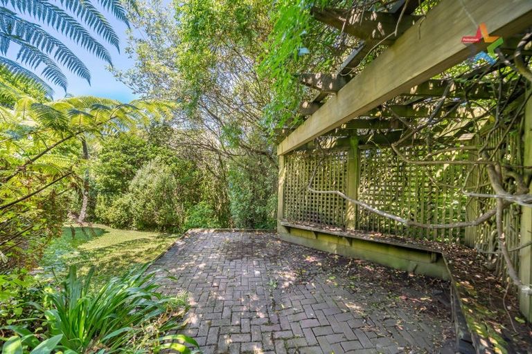 Photo of property in 7 Green Park Lane, Korokoro, Lower Hutt, 5012