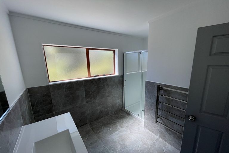 Photo of property in 45 Tenbless Court, Unsworth Heights, Auckland, 0632