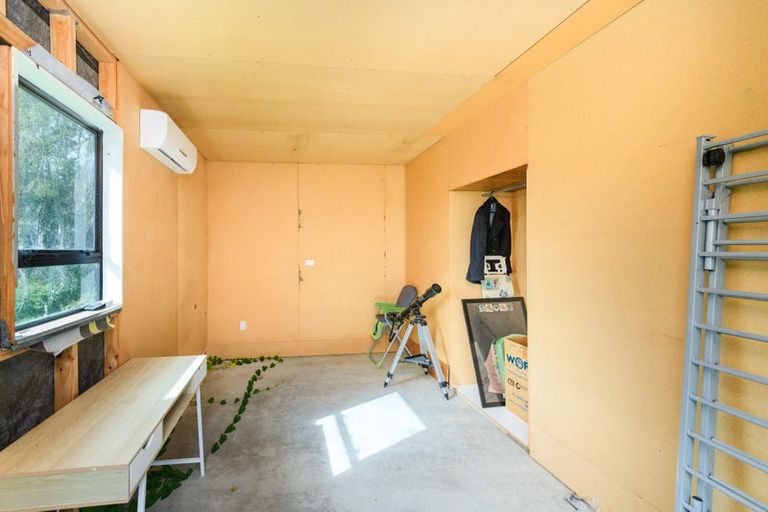 Photo of property in 977 Fitzherbert East Road, Aokautere, Palmerston North, 4471