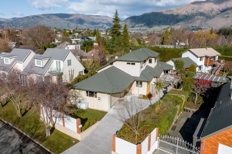 Photo of property in 4 Cherry Court, Wanaka, 9305