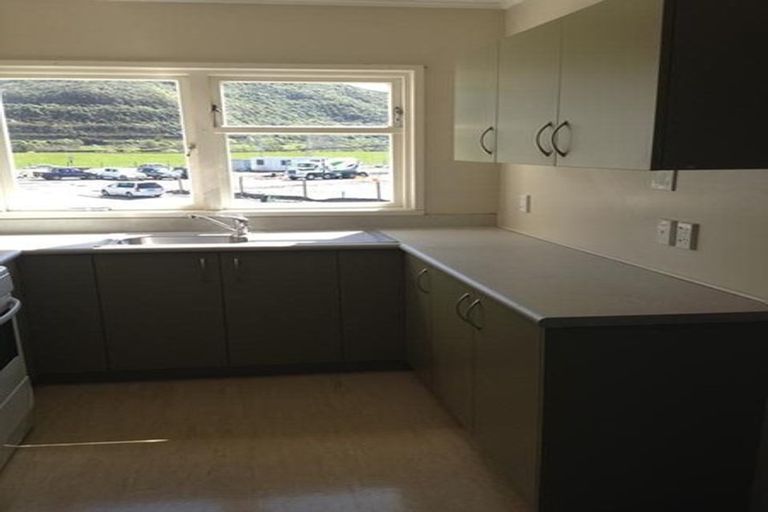 Photo of property in 95 Farmer Crescent, Taita, Lower Hutt, 5011