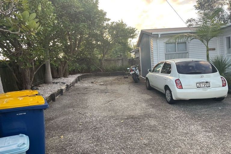 Photo of property in 2/119 Carlisle Road, Northcross, Auckland, 0632