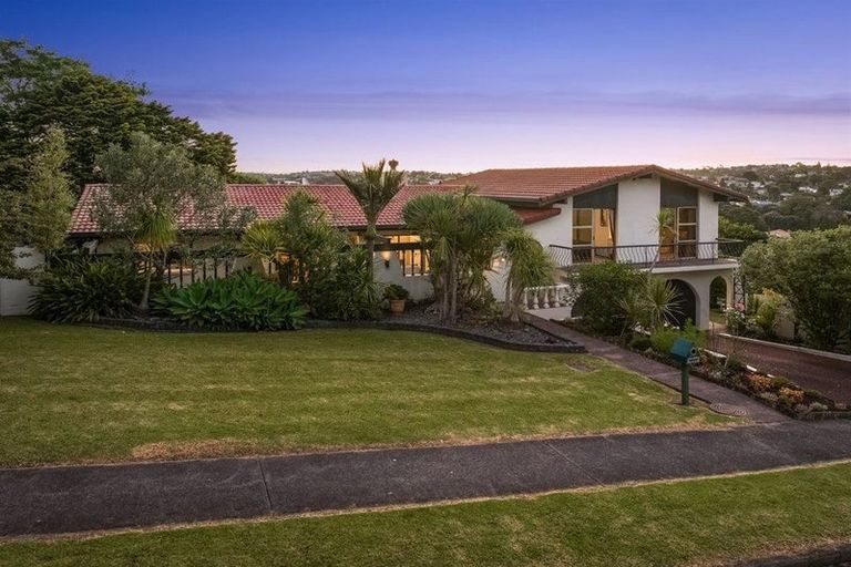 Photo of property in 100 Becroft Drive, Forrest Hill, Auckland, 0620