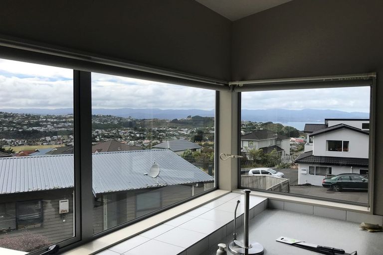 Photo of property in 37 Meadowcroft Grove, Johnsonville, Wellington, 6037