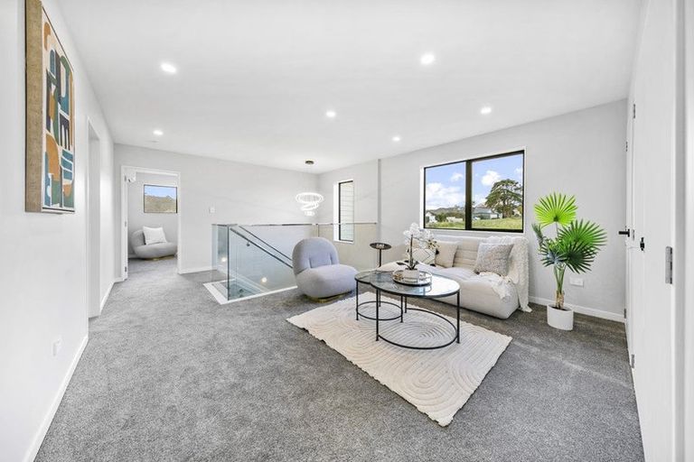 Photo of property in 63 Mcindoe Road, Kumeu, 0810