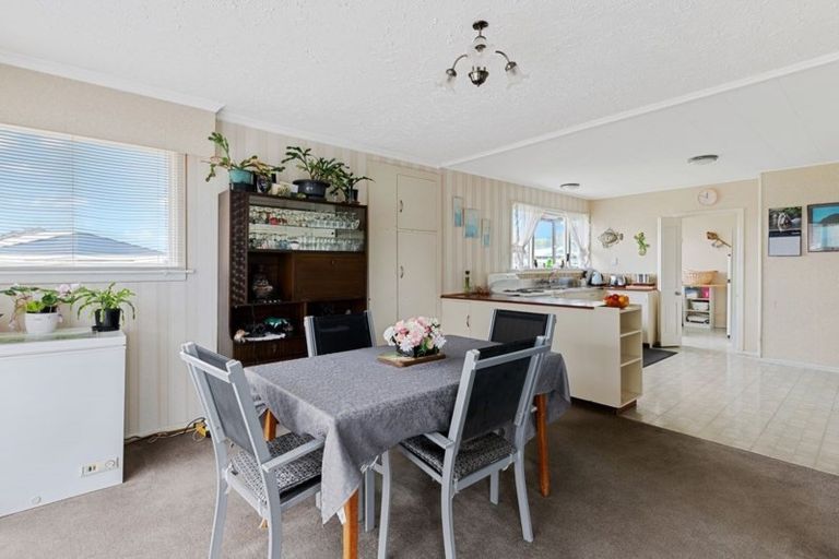 Photo of property in 12 Glenora Place, Hornby, Christchurch, 8042