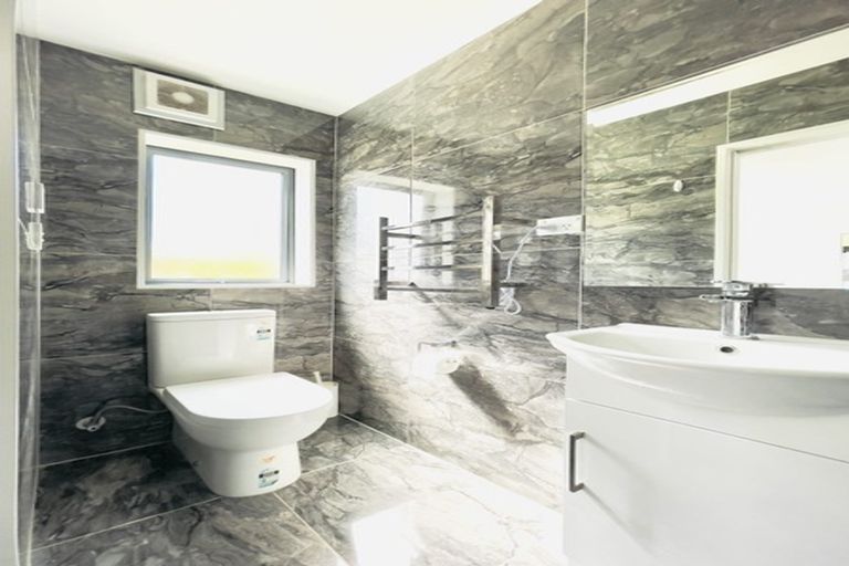 Photo of property in 10 Arataki Way, Glen Eden, Auckland, 0602