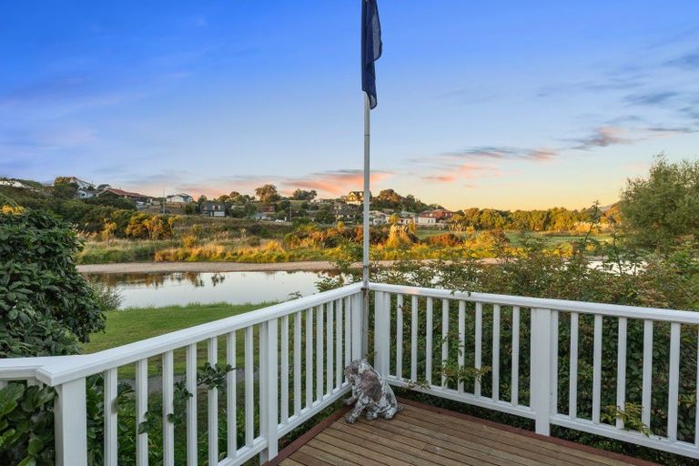 Photo of property in 17 Makora Road, Otaihanga, Paraparaumu, 5036