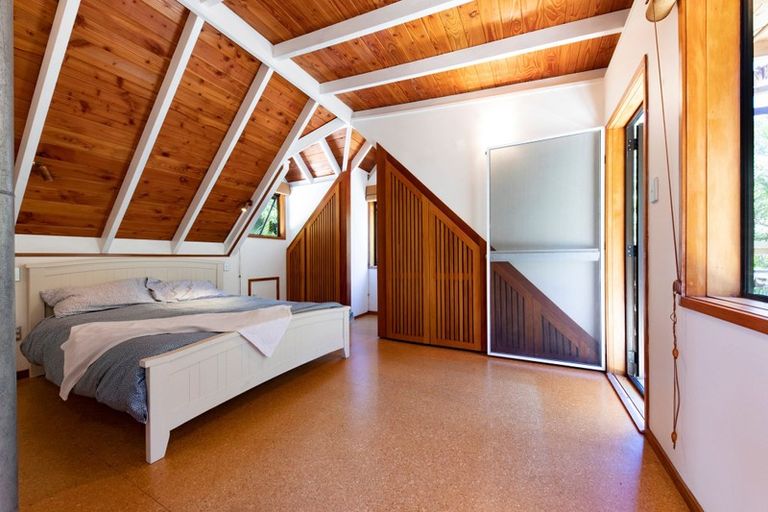 Photo of property in 40 Lone Kauri Road, Karekare, New Lynn, 0772