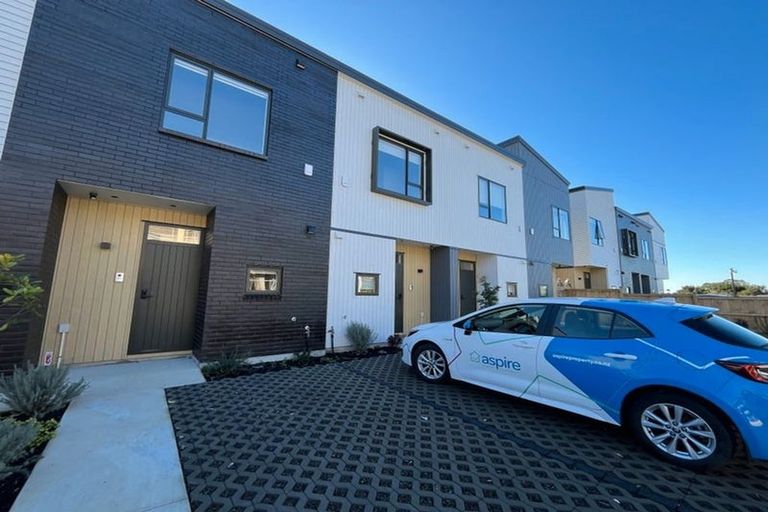 Photo of property in 22 Puihi Crescent, Massey, Auckland, 0614