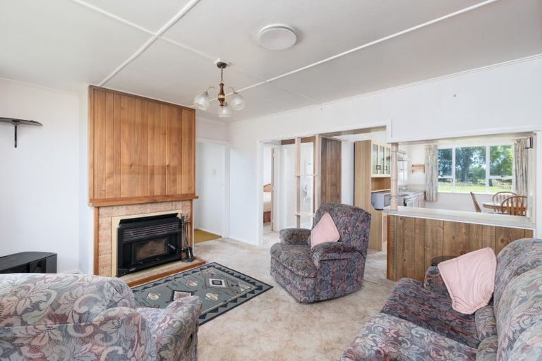 Photo of property in 17 Kairau Road West, Sentry Hill, New Plymouth, 4373