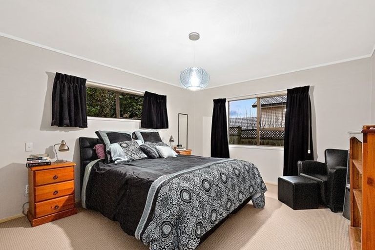 Photo of property in 12 Fernbird Place, Massey, Auckland, 0614