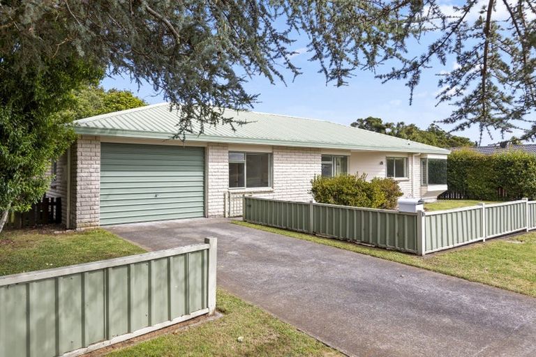 Photo of property in 16 Hickford Place, Okato, 4335