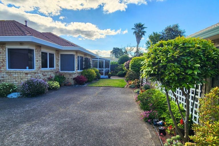 Photo of property in 17 Rosberg Place, Mount Maunganui, 3116
