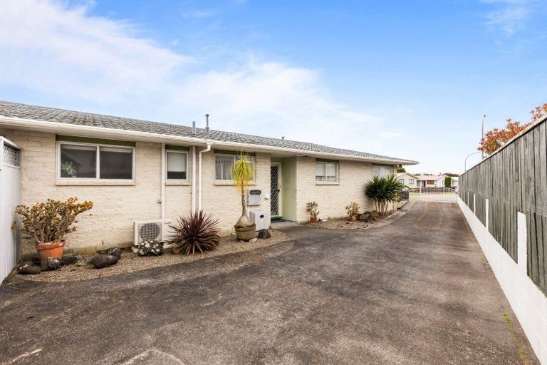 Photo of property in 10 Leon Place, Waitara, 4320