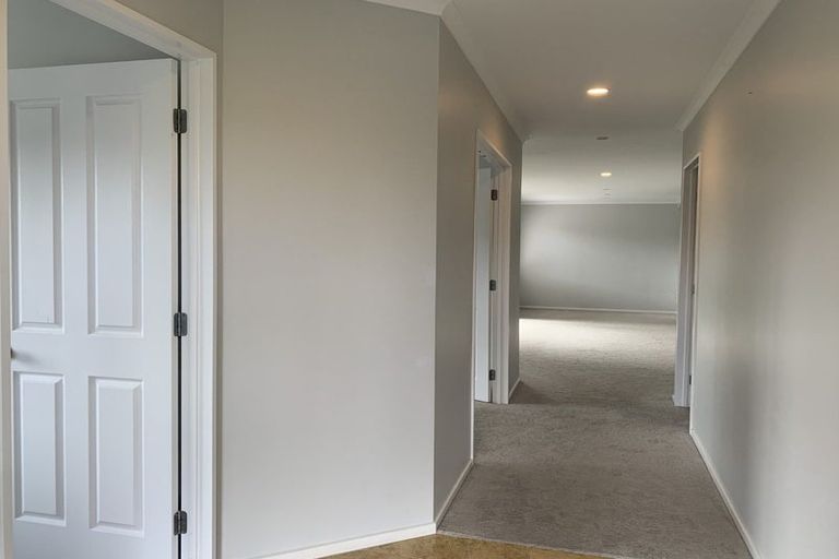 Photo of property in 6 Fleetwood Drive, Henderson, Auckland, 0612