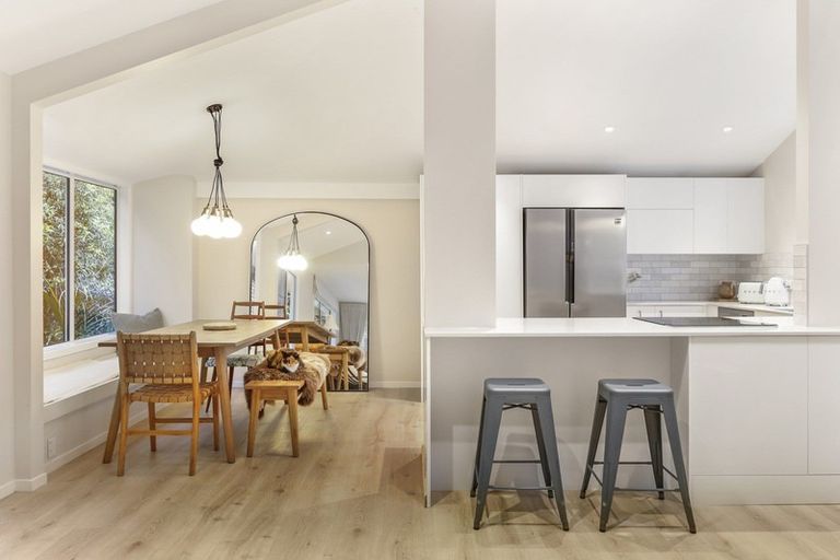 Photo of property in 1/24 Ridgewood Crescent, Birkenhead, Auckland, 0626