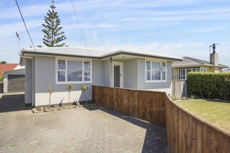 Photo of property in 6 Tararua Terrace, Cloverlea, Palmerston North, 4412