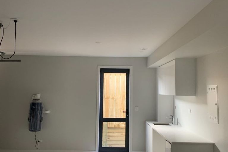 Photo of property in 5 May Potter Close, Oteha, Auckland, 0632