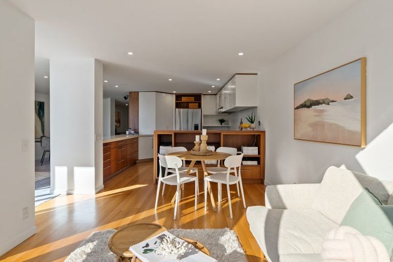Photo of property in 2/326 Oriental Parade, Oriental Bay, Wellington, 6011