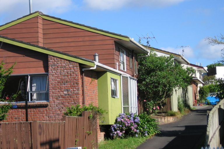 Photo of property in 2/17 Oliver Street, Point Chevalier, Auckland, 1022