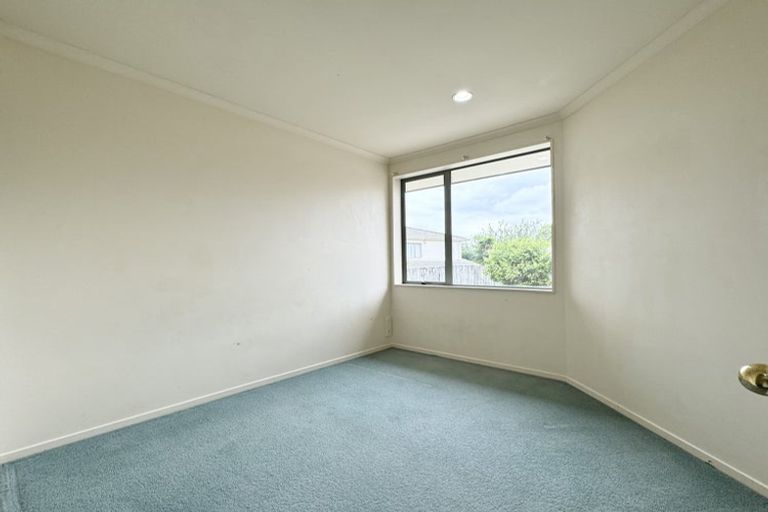 Photo of property in 42 Summerland Drive, Henderson, Auckland, 0612