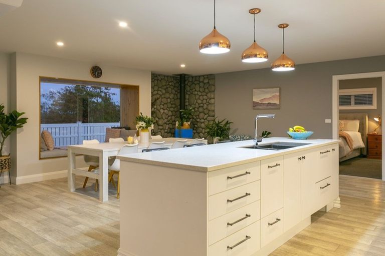 Photo of property in 97 Loch Views Road, Acacia Bay, Taupo, 3385