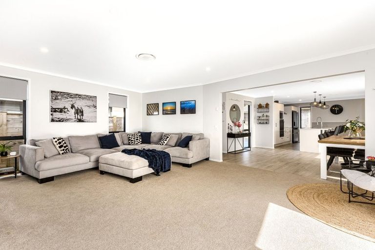 Photo of property in 27 Topsail Way, Whitby, Porirua, 5024