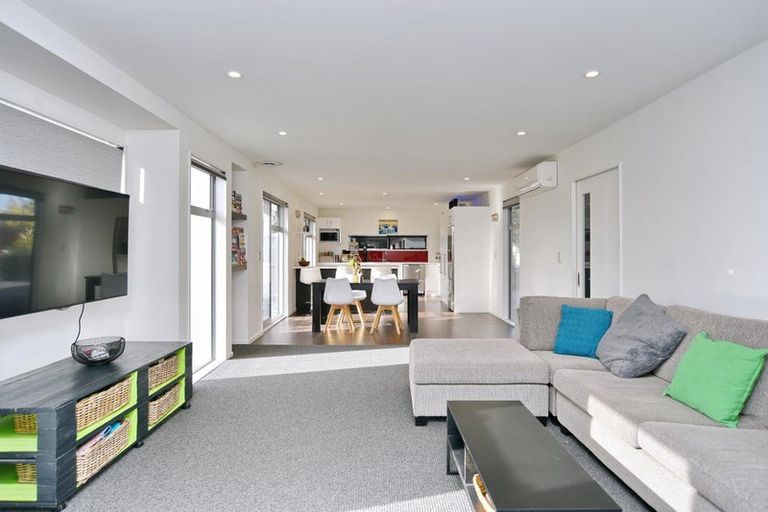 Photo of property in 1 Rue De La Mare, Parklands, Christchurch, 8083