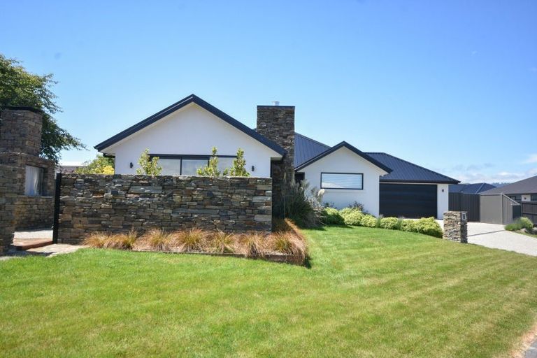 Photo of property in 18 Caledonia Drive, Mosgiel, 9024