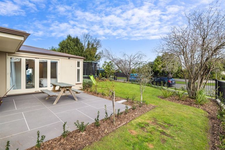 Photo of property in 6 Burrows Place, Ilam, Christchurch, 8041