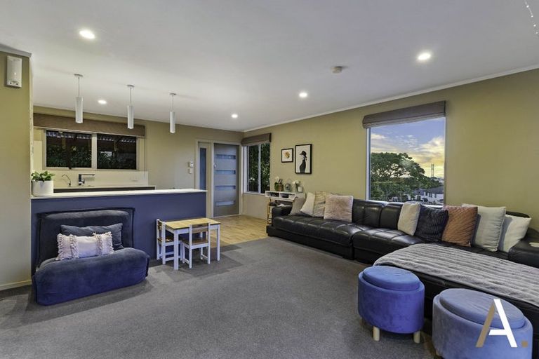 Photo of property in 42 Banyan Drive, Totara Heights, Auckland, 2105