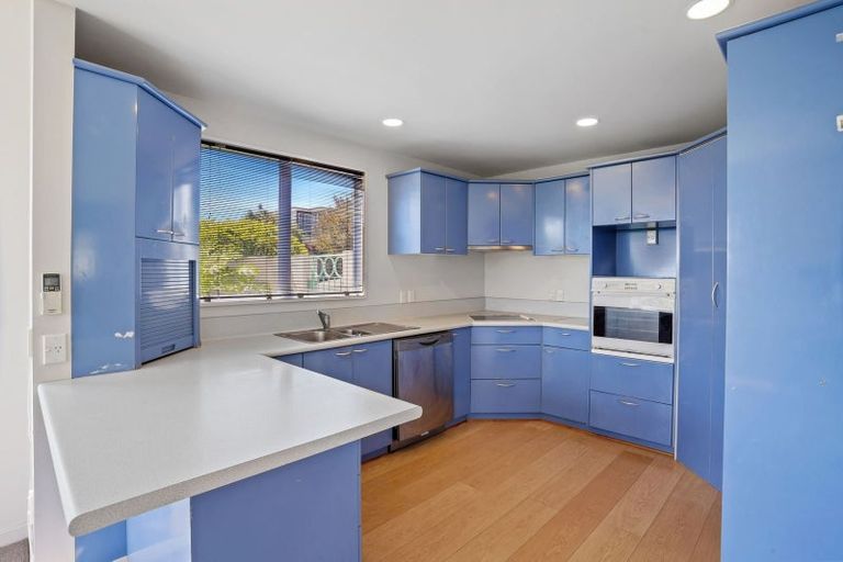 Photo of property in 2/5a Madeley Road, Mount Pleasant, Christchurch, 8081