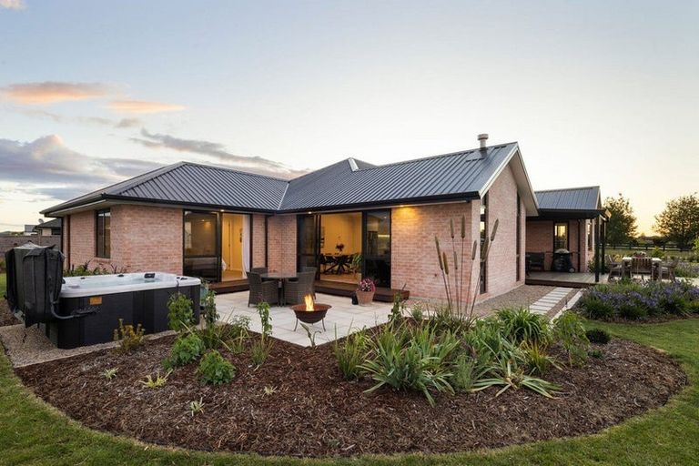 Photo of property in 39 Sunline Drive, Leamington, Cambridge, 3432