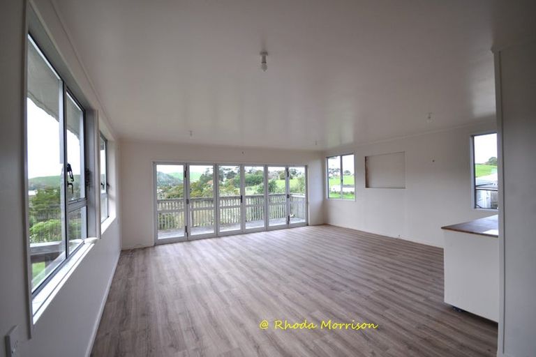 Photo of property in 8 Heaths Way, Pahi, Paparoa, 0571