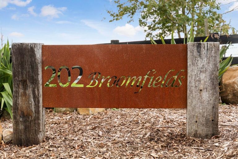 Photo of property in 202 Broomfields Road, Whitford, 2571