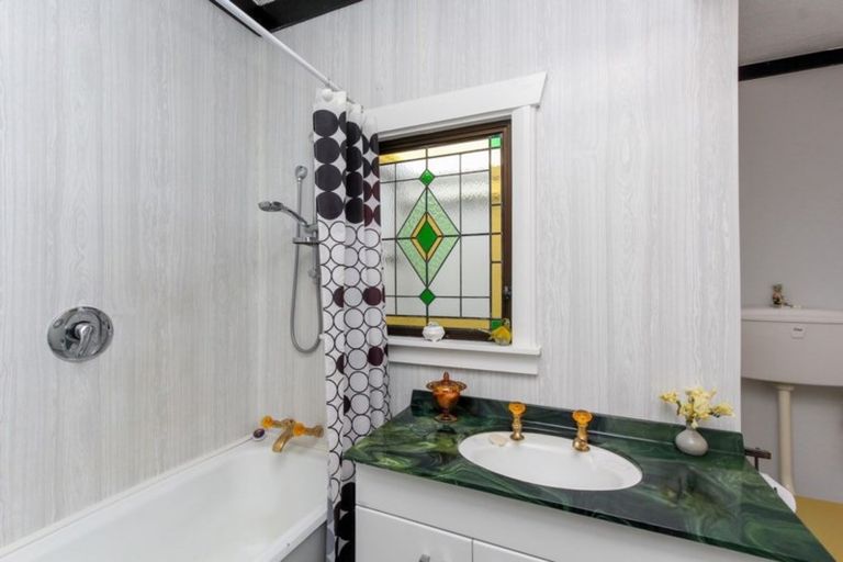 Photo of property in 84 Whiteley Street, Moturoa, New Plymouth, 4310