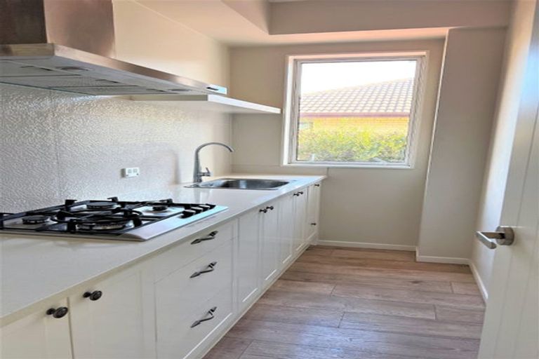 Photo of property in 74 Huntington Park Drive, Greenhithe, Auckland, 0632