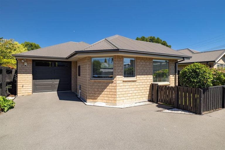 Photo of property in 2/61 Middlepark Road, Sockburn, Christchurch, 8042