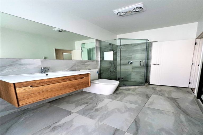 Photo of property in 12 William Calvert Drive, Swanson, Auckland, 0614