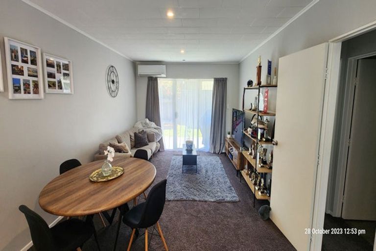 Photo of property in 2/80 Airlie Road, Plimmerton, Porirua, 5026