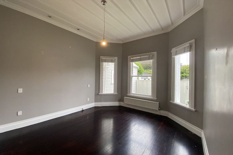 Photo of property in 25 Gilbert Street, New Plymouth, 4310